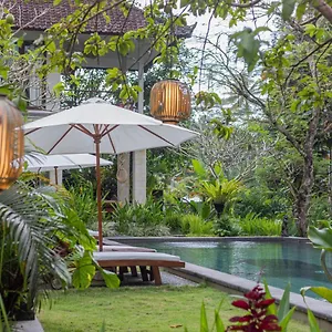https://suara-air-luxury-villa-ubud-ubud-bali.ubudhotelsnow.com