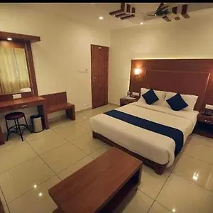 Lodge White Portico, Thekkady